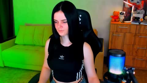 Lora Cain online show from February 11, 4:56 pm