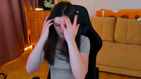 Lora Cain online show from December 7, 1:51 pm