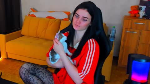 Lora Cain online show from January 24, 3:34 pm