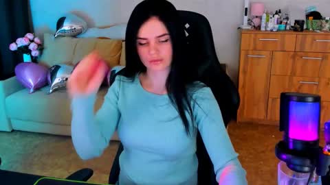 Lora Cain online show from February 25, 7:27 pm