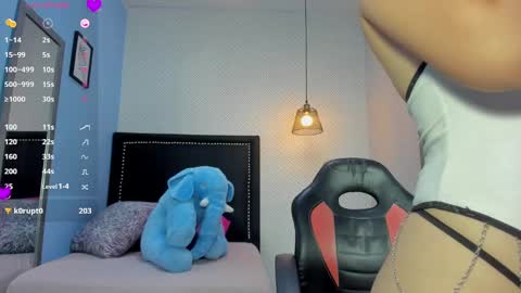 lorenadavies online show from February 21, 12:39 pm