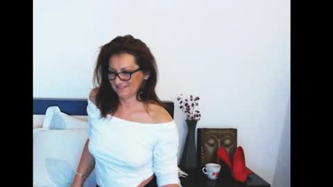 louisebella online show from May 26, 11:26 pm