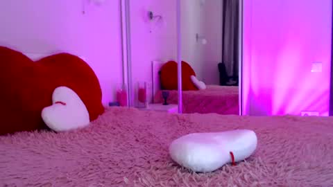 lovelybird69 online show from July 18, 7:38 pm