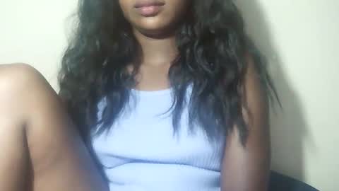 lovelylarra online show from March 27, 7:32 am