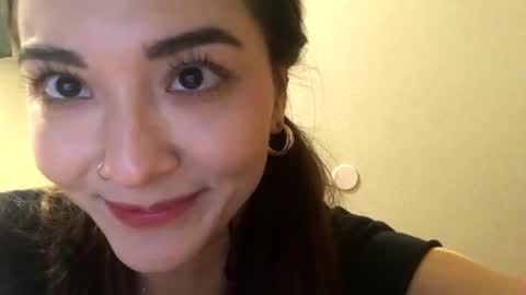 Queen Aria  online show from December 20, 6:35 pm