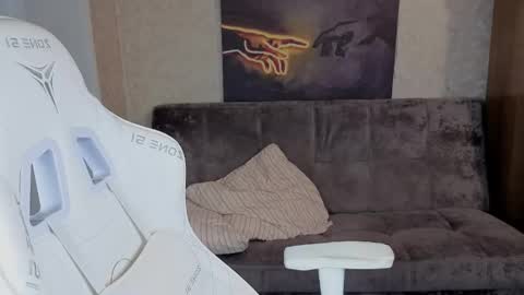 lovers613228 online show from April 17, 2:52 pm