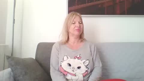 Marlyn online show from December 21, 2:04 pm