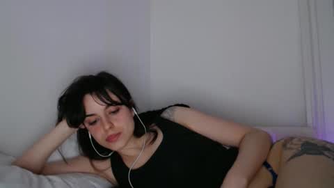 luana online show from April 8, 9:28 pm