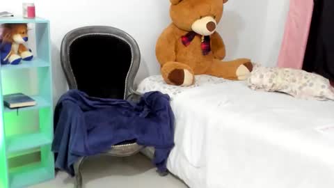 luara__01__lecat_1 online show from November 9, 12:16 am