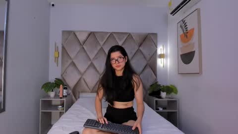 Luci  online show from March 7, 11:40 am