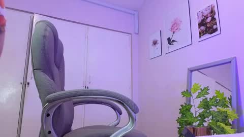 Lucie   online show from January 8, 7:56 pm