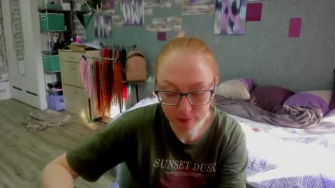 lucky_licky20 online show from April 26, 1:36 am