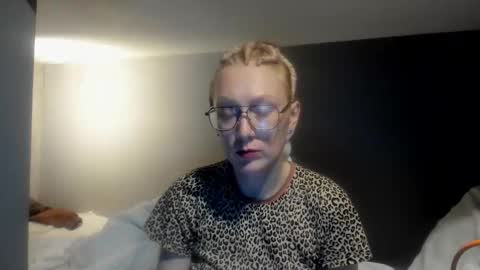 lucky_licky20 online show from February 16, 6:19 pm