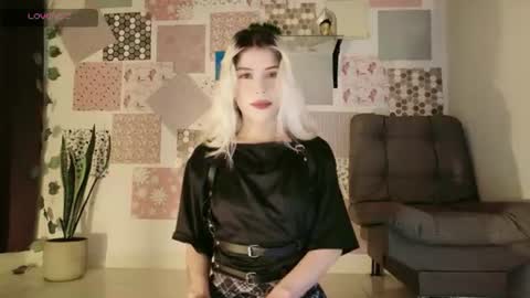 luckysapphire777 online show from June 12, 12:35 pm