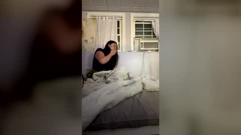 lucy913961 online show from July 6, 3:45 am
