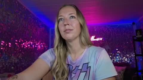 lucyallen4201 online show from June 1, 10:06 am