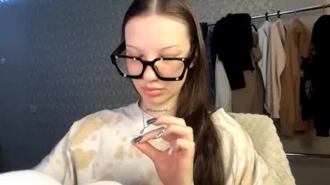 Ella online show from February 17, 4:45 am