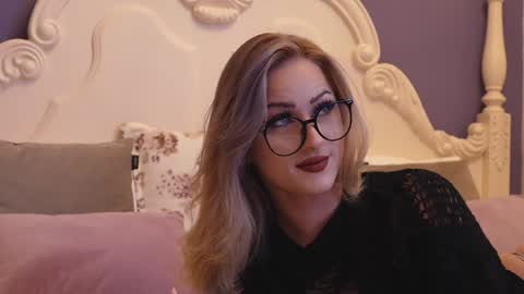 Lucy Lexton online show from January 12, 8:25 am