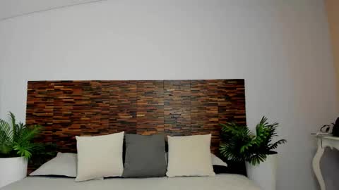 Lucy Liiu online show from November 17, 1:45 pm