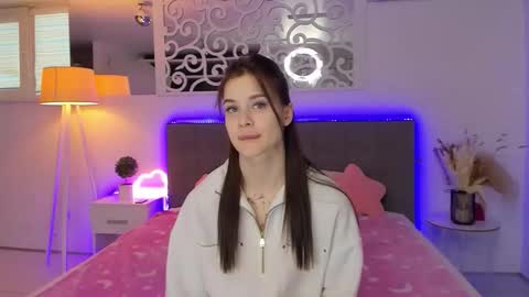 LuisaClover online show from January 12, 1:27 pm