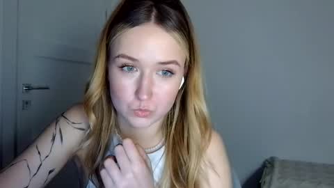 Lulu Baby18 online show from April 22, 8:17 pm