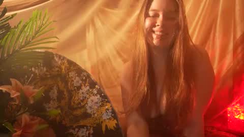 Hannah online show from June 4, 9:19 pm