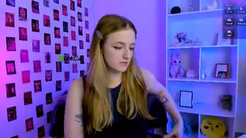 luna_berryy online show from July 7, 6:43 pm