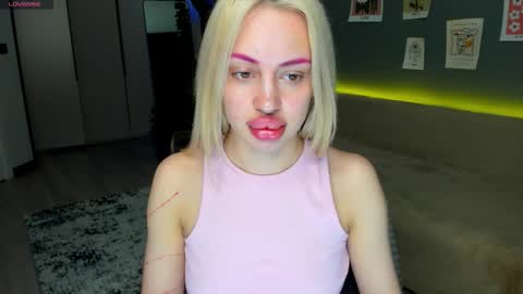 luna_beverly online show from March 5, 9:43 pm