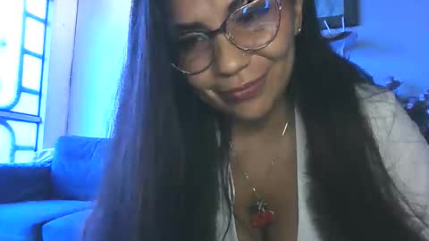 luna  online show from April 15, 7:58 pm