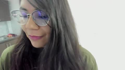 luna  online show from November 15, 11:11 am