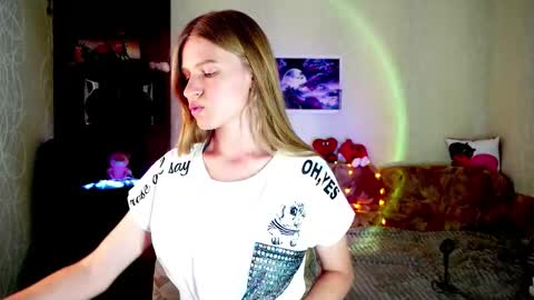 luna_evan online show from September 11, 9:20 am