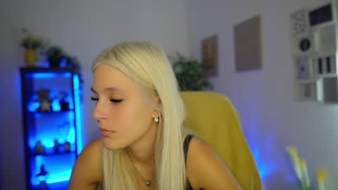 luna_grace18 online show from August 9, 6:11 pm