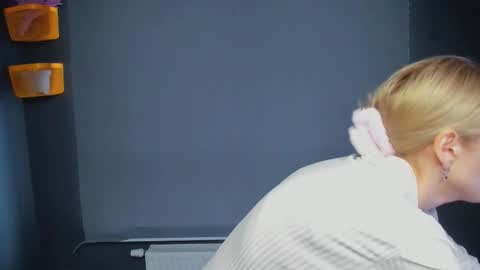 Elizabeth online show from January 15, 7:36 am