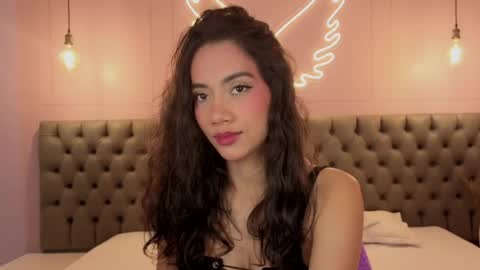 luna_hot_ass online show from April 19, 11:40 pm