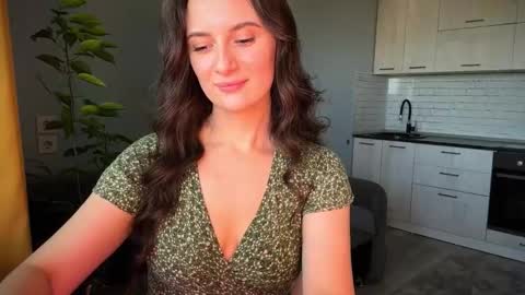 luna_raee online show from September 24, 8:02 am