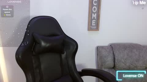 luna_starr69 online show from October 9, 3:38 pm