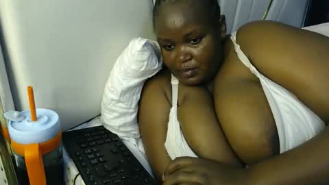 lunabloom01 online show from February 2, 7:18 am