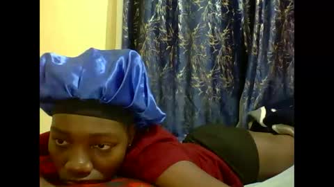 lunah_kitty online show from May 19, 4:19 am