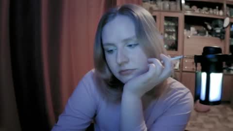 lunamystique_ online show from April 29, 3:04 pm