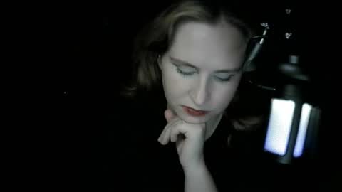 lunamystique_ online show from October 4, 8:13 pm