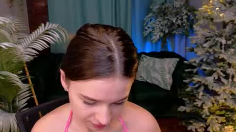 lunaolivia_ online show from December 22, 12:52 pm