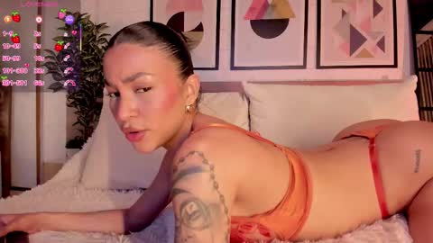 Luna Ruso  online show from March 14, 9:05 pm