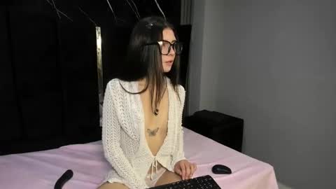 LunaSmithyl online show from February 21, 2:29 pm