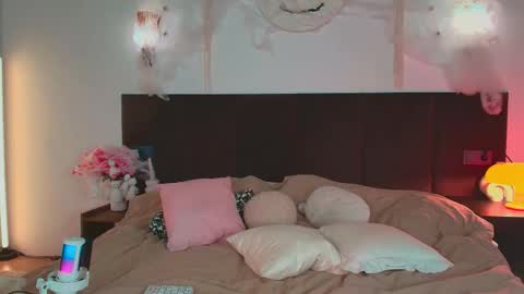 LunaticaBae online show from November 1, 4:16 am