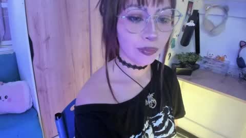 lunivyra online show from July 8, 4:20 pm