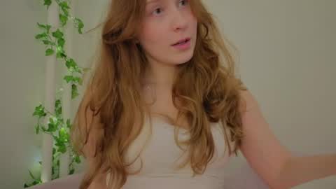 lunoria online show from June 8, 11:26 pm
