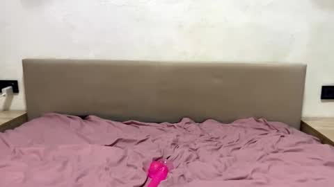 Lora online show from March 25, 1:25 pm