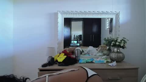 lusciouslipsxx online show from April 18, 6:38 am