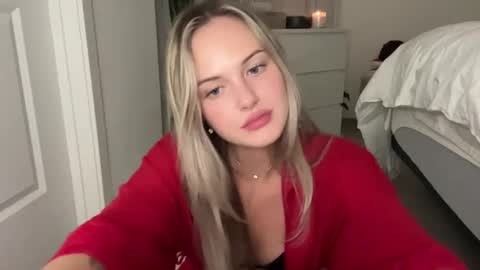 Aimee online show from October 7, 3:00 am