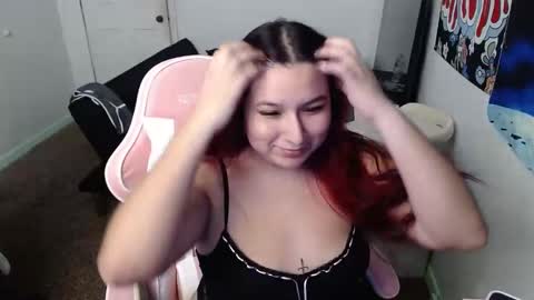 luvvespie online show from November 9, 9:55 pm